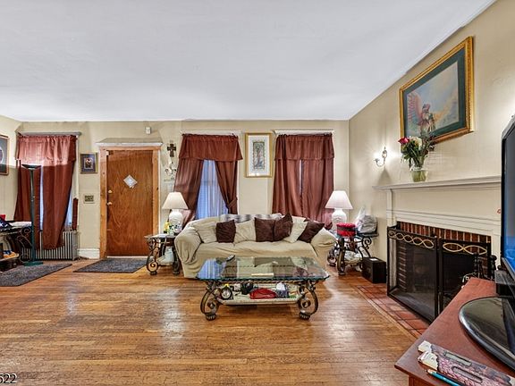 4th image of 501 E 32Nd St