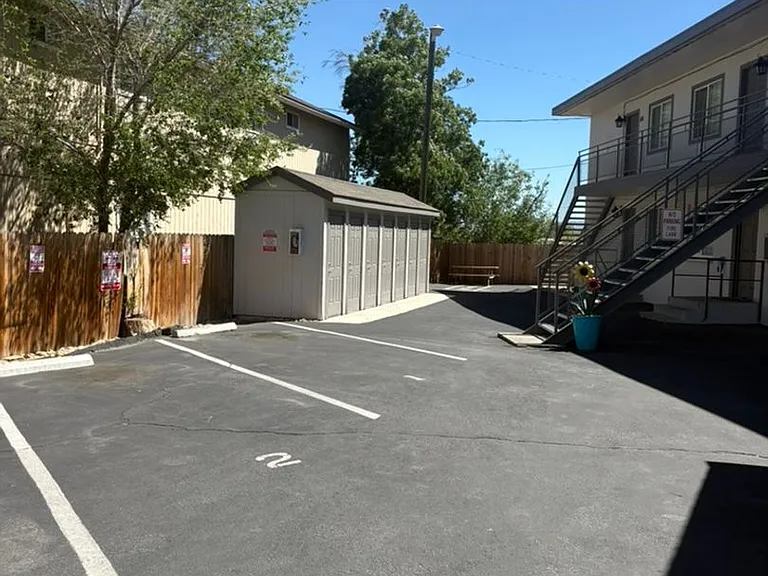 404 Highland Ave — Photo 1