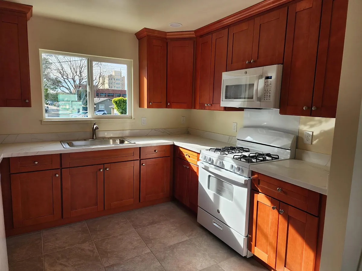 Building Photo - 318 Soledad St #11