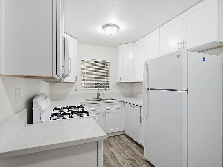775 9th St #D — Photo 4
