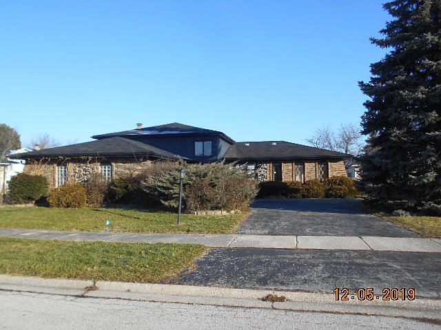 1st image of 946 E 192nd Pl