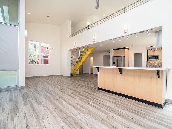 3rd image of 855 Grand Ave
