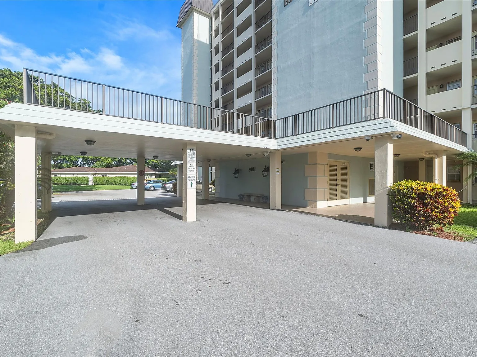 2 bed, 2.0 bath, 900 sqft, $1,900 — Photo 2