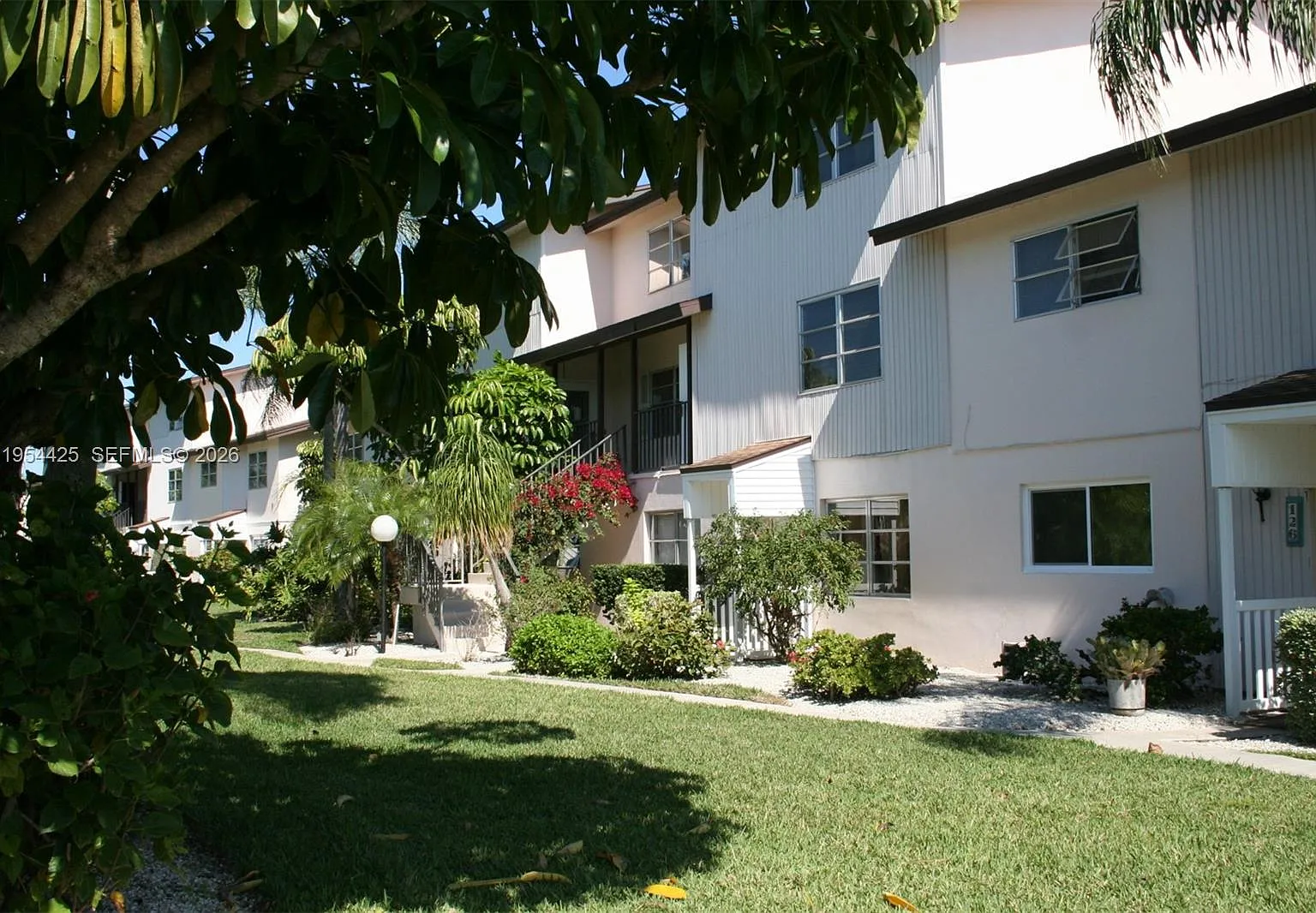 2 bed, 2.5 bath, 1348 sqft, $1,975 — Photo 3