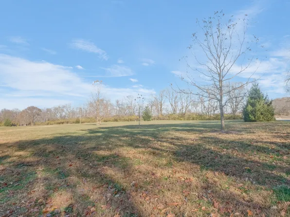 2802 N Brickhouses Rd, Urbana, IL 61802