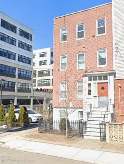 1st image of 60 Laidlaw Ave