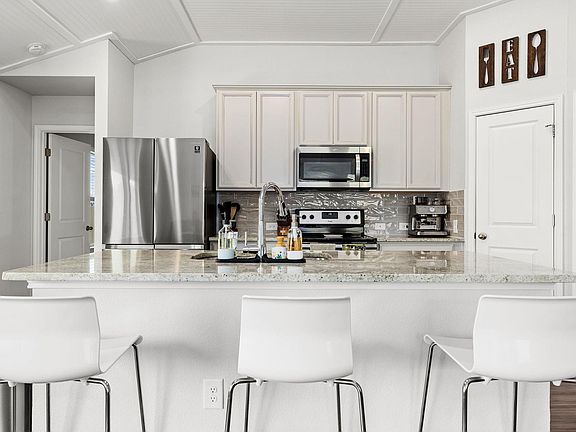 3rd image of 105 Balsam St