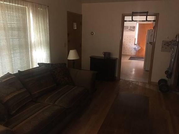 3rd image of 5735 Wellesley Ave