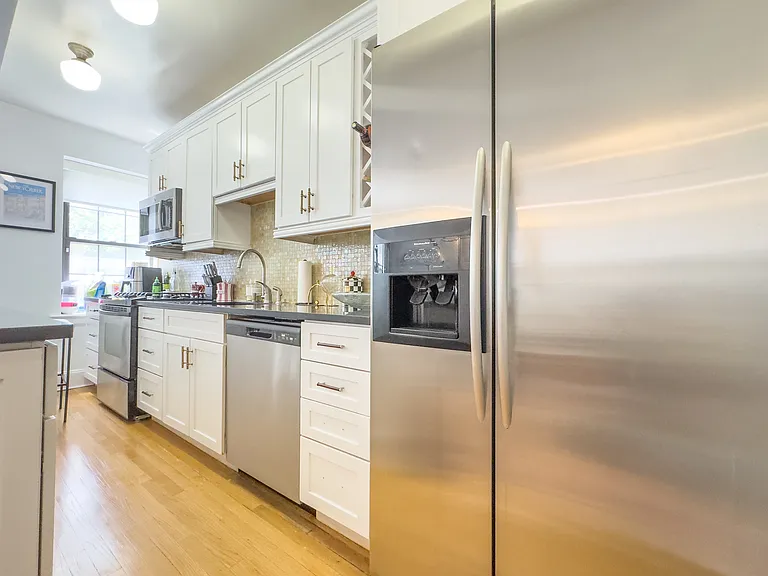 115 E 72nd St #4B — Photo 4