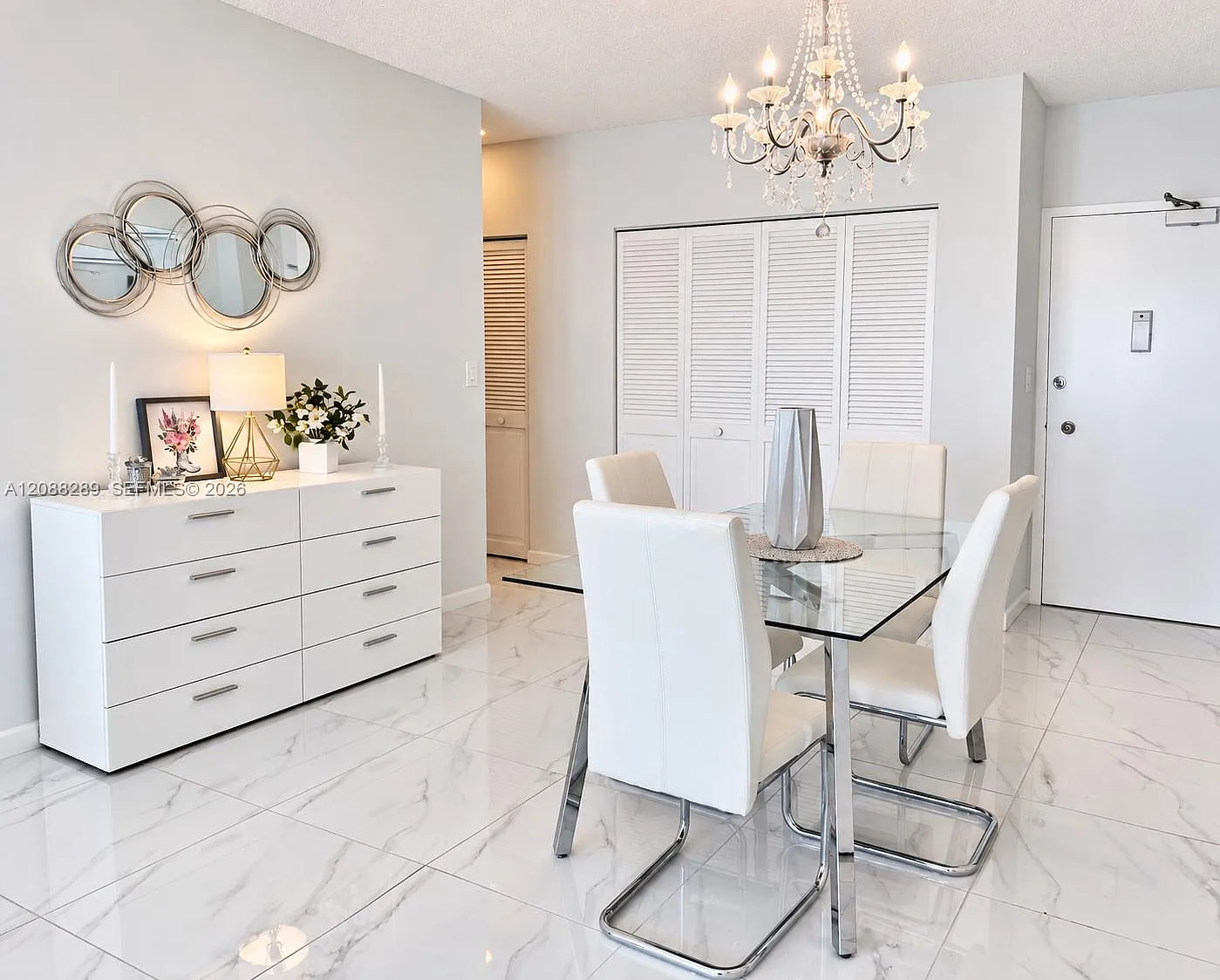 Arlen House West Condo — Photo 3