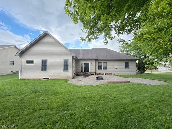 2nd image of 611 Parkdale Dr