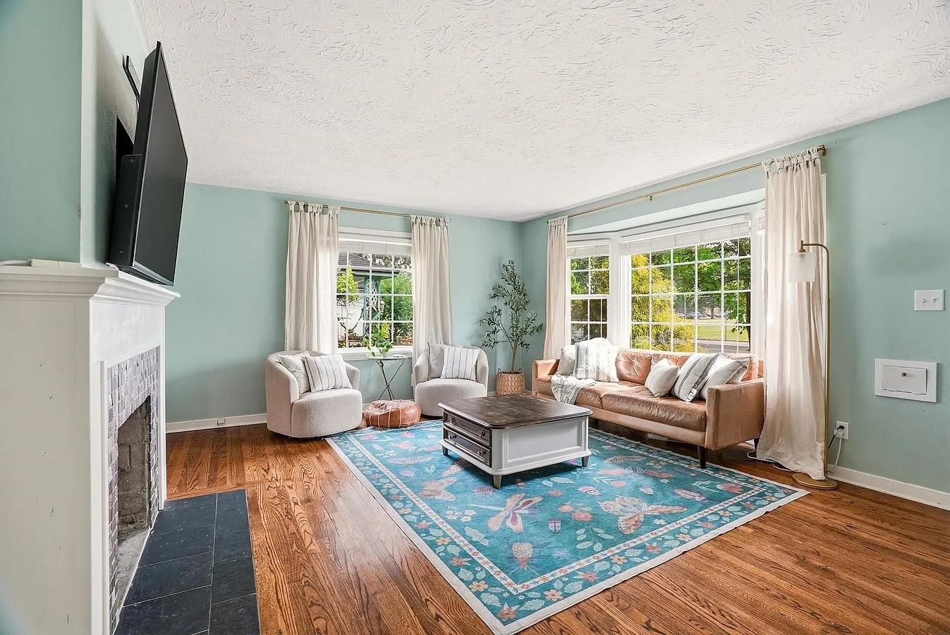 3 bed, 1546 sqft, $2,300 — Photo 3