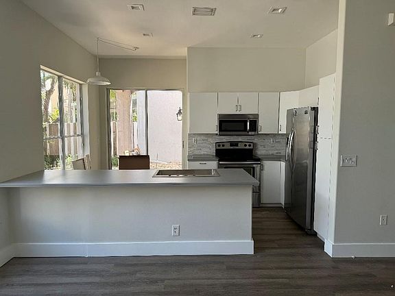 3rd image of 3755 SW 50th Street