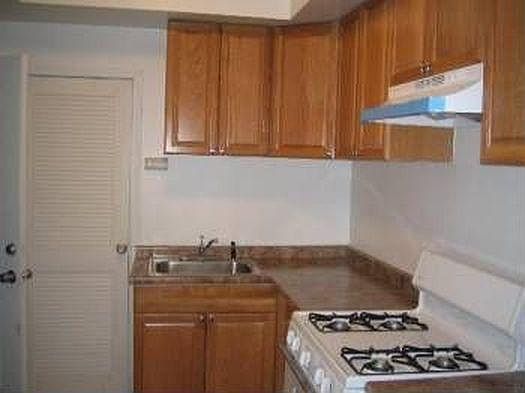 5th image of 2331 W Arthur Ave APT 3E