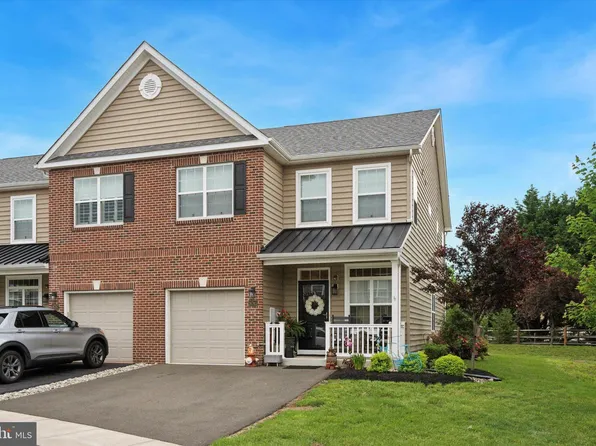 16765 River View Cir, Bristol, PA 19007