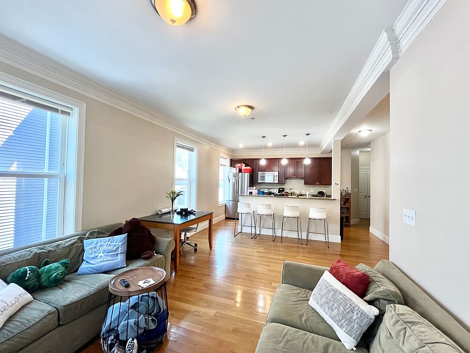 1st image of 17 Mansfield St #1