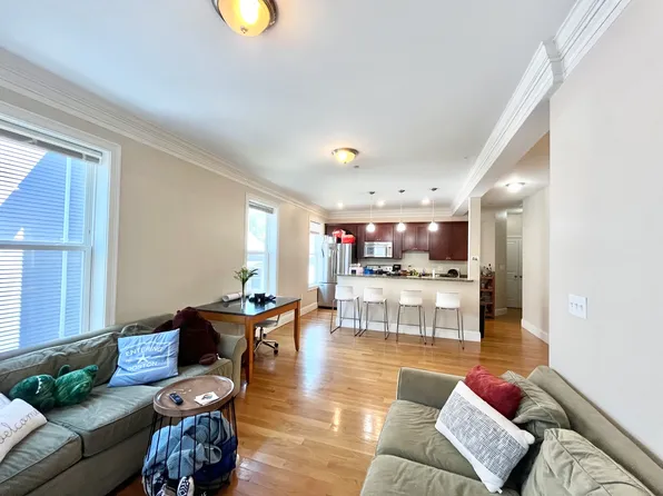 17 Mansfield St, Allston, MA