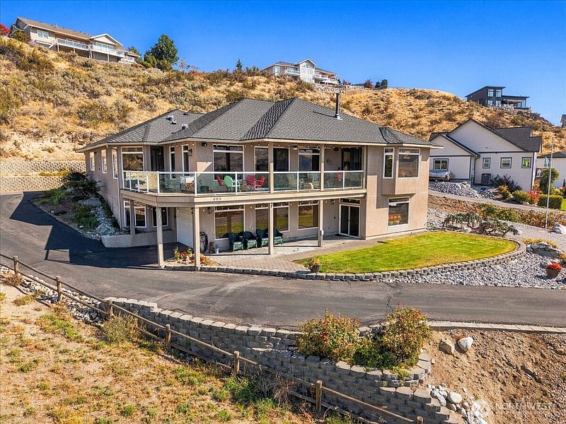 3rd image of 305 Orchard View Drive