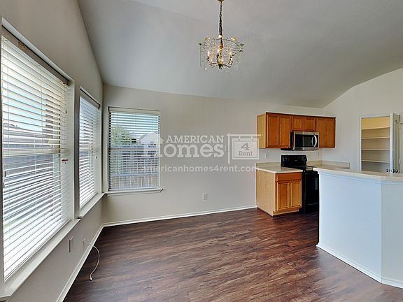 5th image of 716 Hawthorn Dr