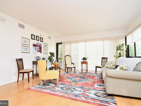 2nd image of 1100 Lovering Ave APT 210