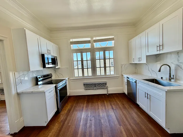 1899 California St #10 — Photo 9