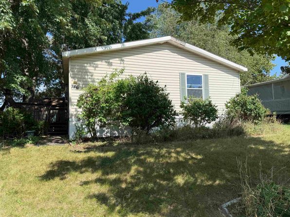 746 Charles Ln