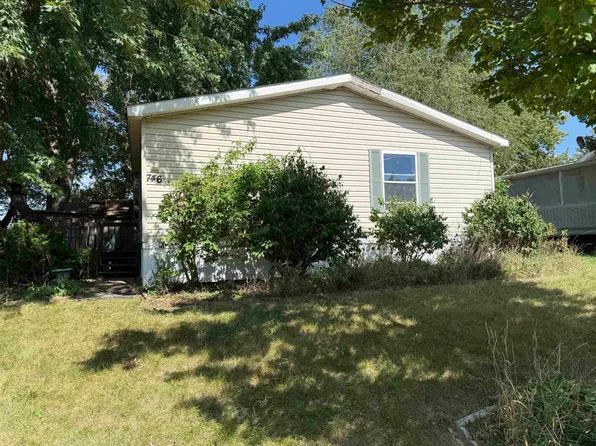 746 Charles Ln, Stoughton, WI 53589