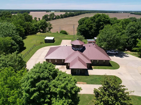 385 Black Springs Rd, Millington, TN 38053