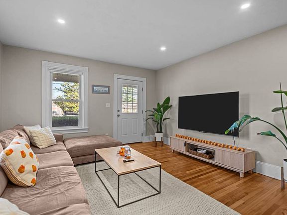 5th image of 28 South Ave
