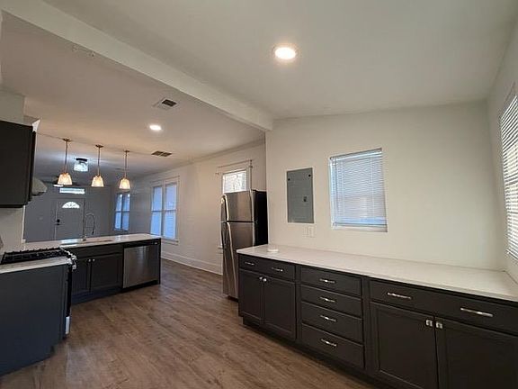 4th image of 1073 Bruce St