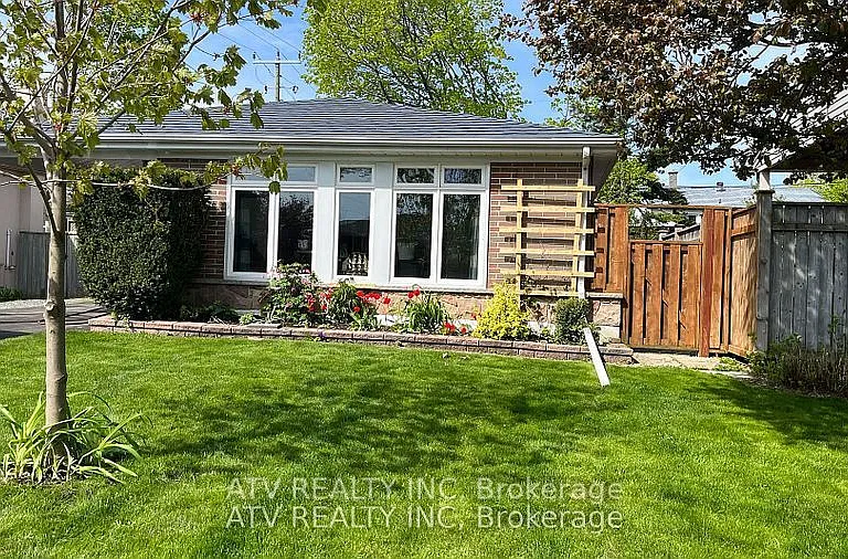 696 Balaton Ave — Photo 1