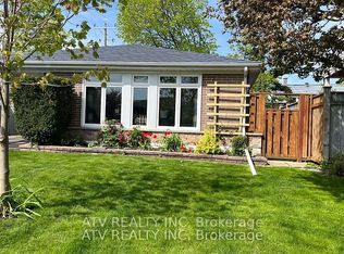 696 Balaton Ave, Pickering, ON L1W 1W1