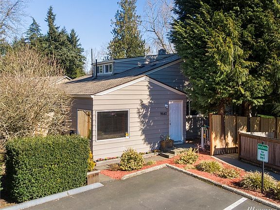 2nd image of 9642 NE 121st Ln