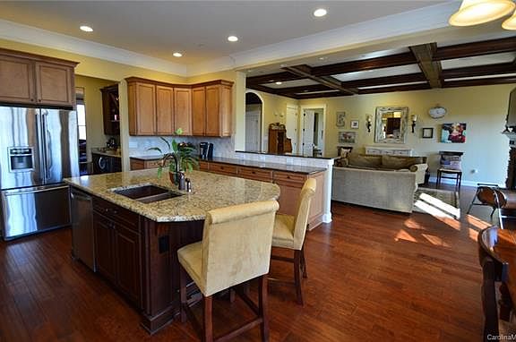 3rd image of 170 Northlake Dr