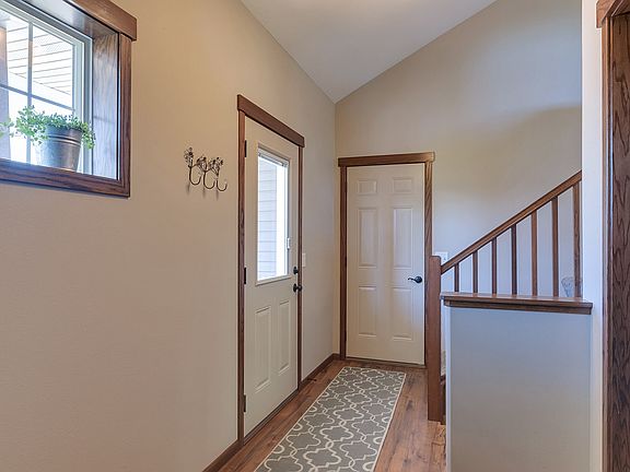 4th image of 1746 Perennial Ln NE