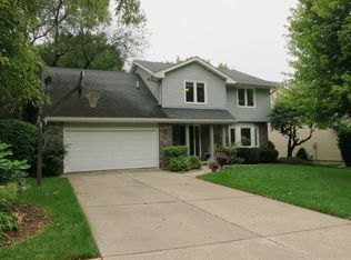 2812 68th St, Urbandale, IA 50322