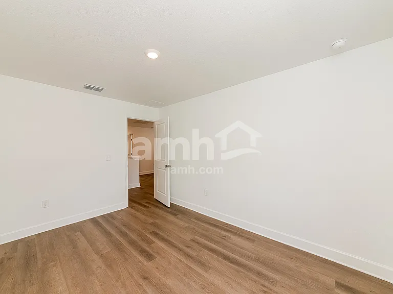 3320 Muscatine Ave — Photo 17