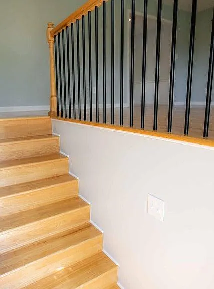 580 Castle Dr — Photo 3