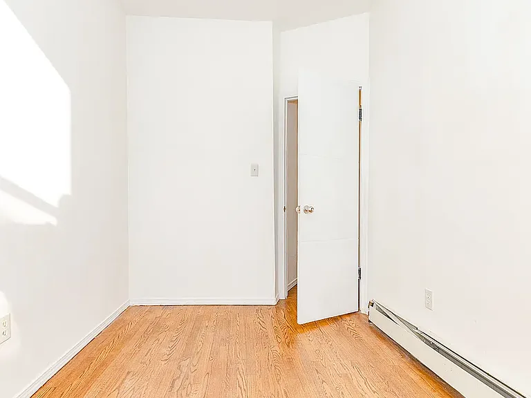 249 Melrose St #3L — Photo 7