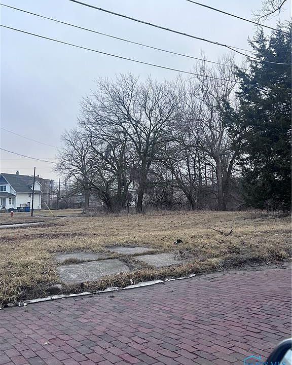 2nd image of 1319 Lane Ave