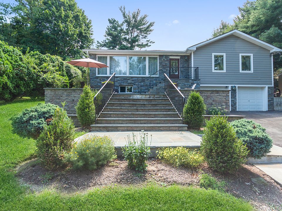11 Bradley Avenue