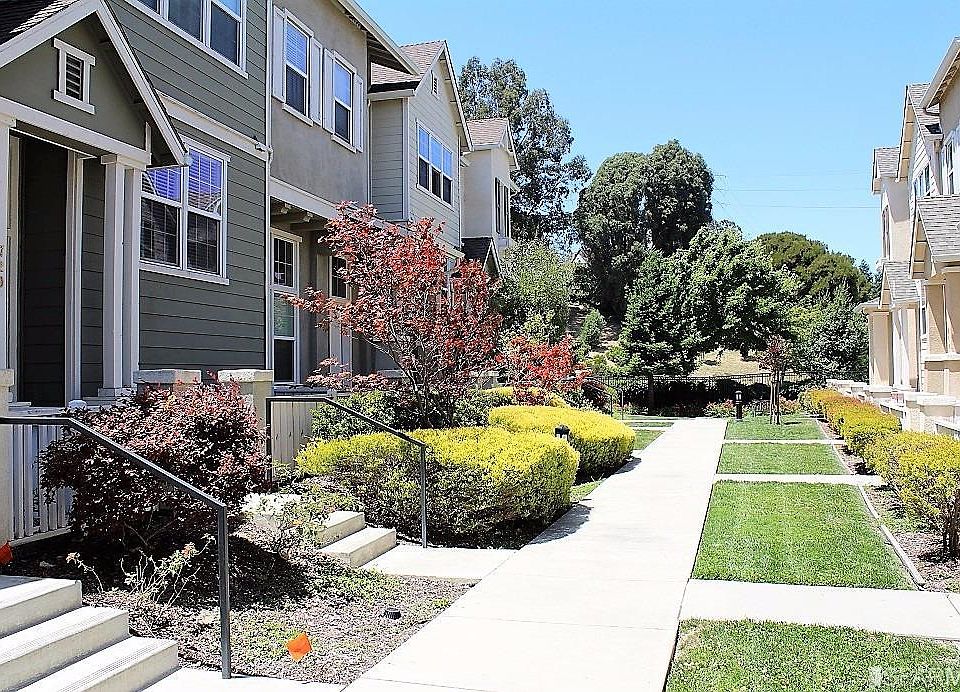 1st image of 730 Summer Ln