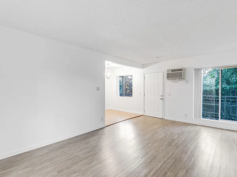 5923 Carlton Way — Photo 12
