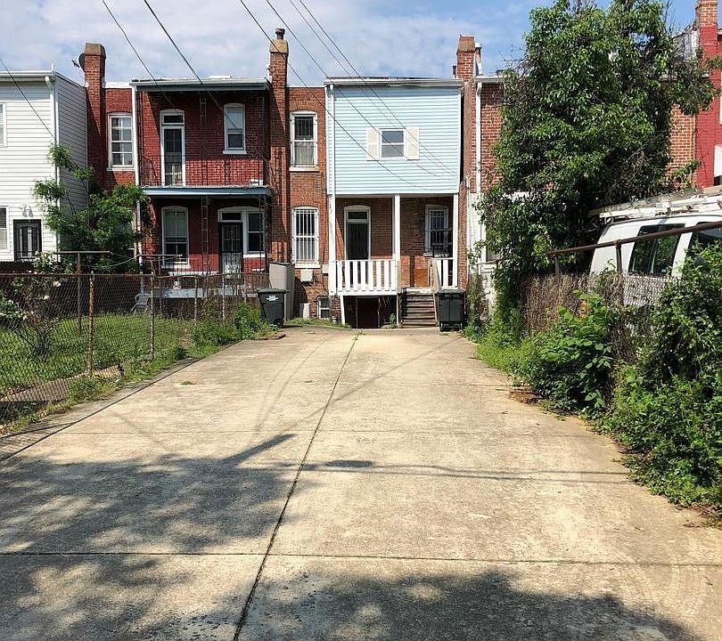 2nd image of 321 15th St NE