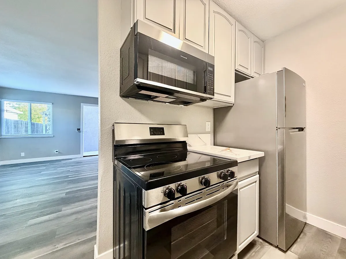 Photo 2 of 26 - 1819 W St #5 - Sacramento, CA Unit Photo - 1819 W St #5