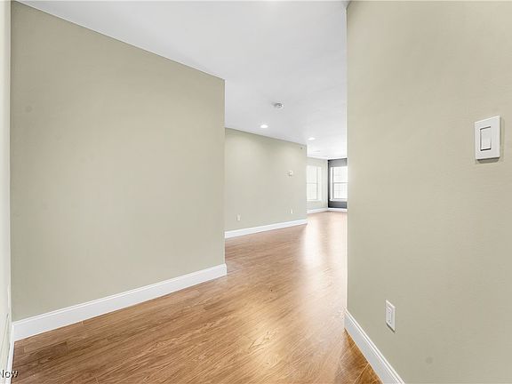 3rd image of 240 Fox Hollow Dr