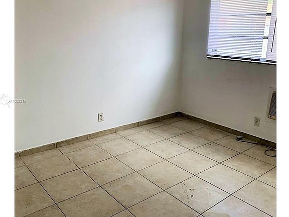 3rd image of 17 NE 2nd Ave APT 106