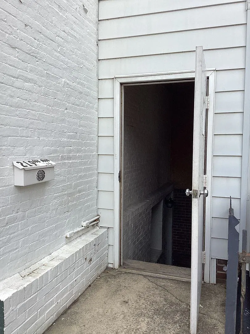 219 W Main St — Photo 2