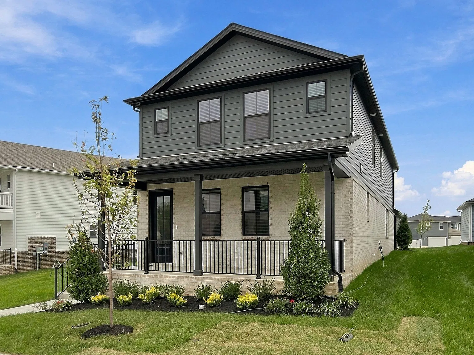 5 bed, 3.0 bath, 2750 sqft, $4,500 — Photo 3