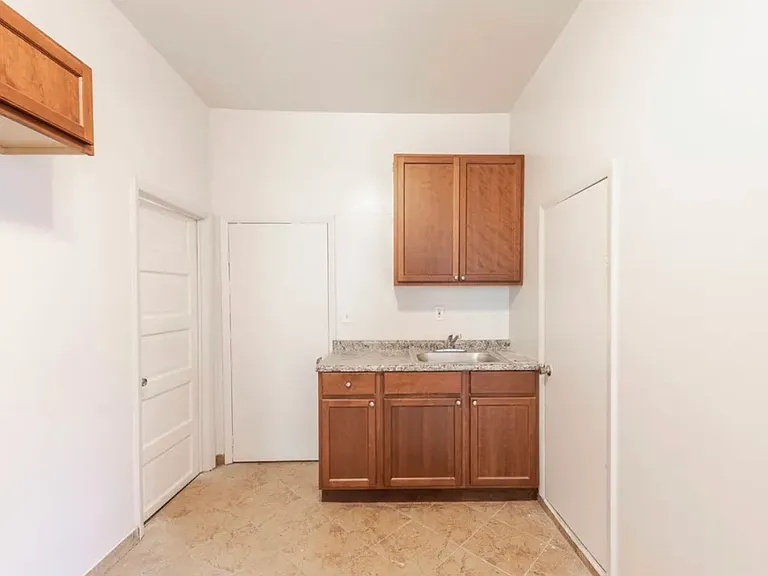 2752 S Kedvale Ave #2R — Photo 4